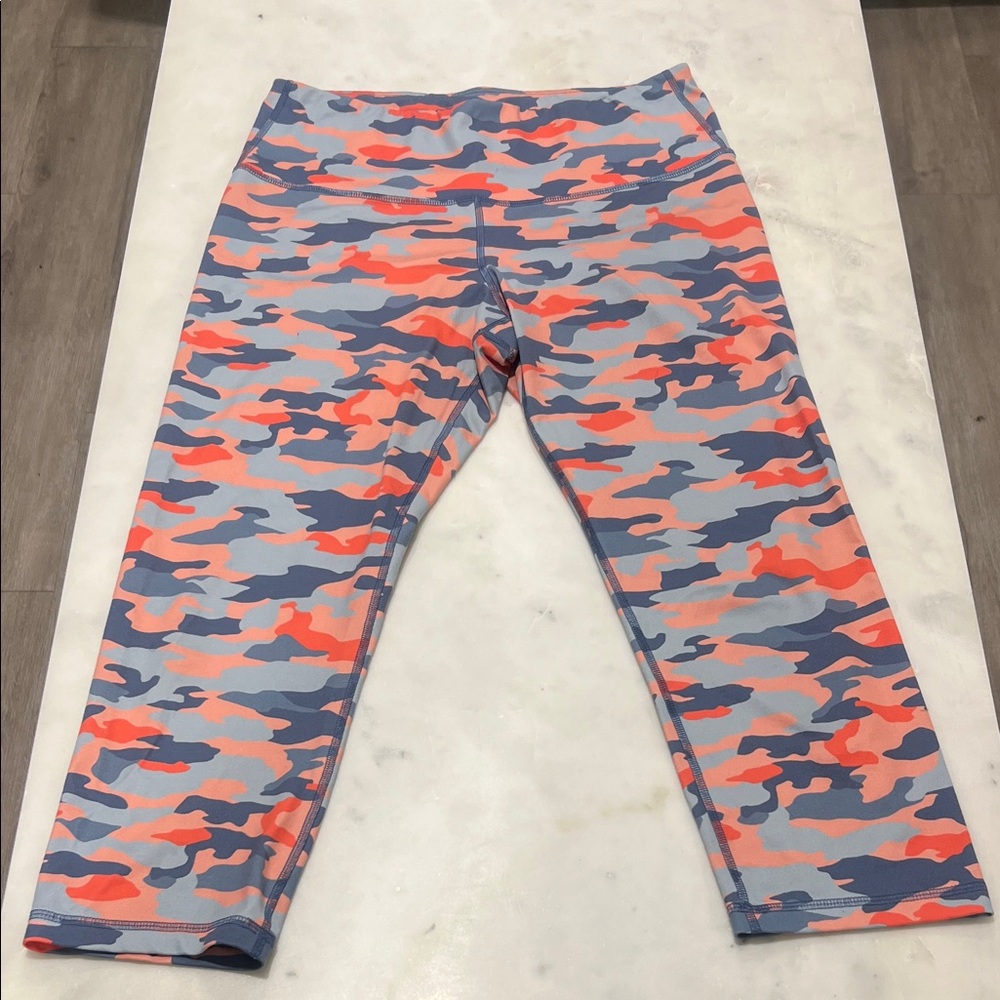 Old Navy Women's Camouflage Leggings - Orange, blue and Gray. 3/4 length